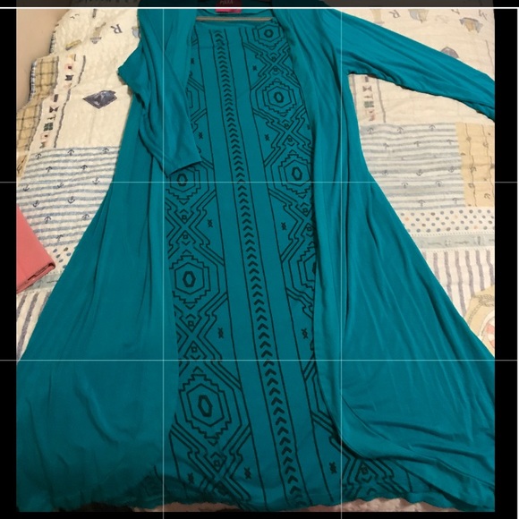 Beautiful long stretchy dress with black design - Picture 3 of 3